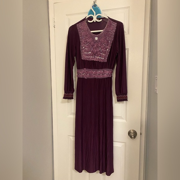 Purple long sleeve modest dress - Picture 2 of 3